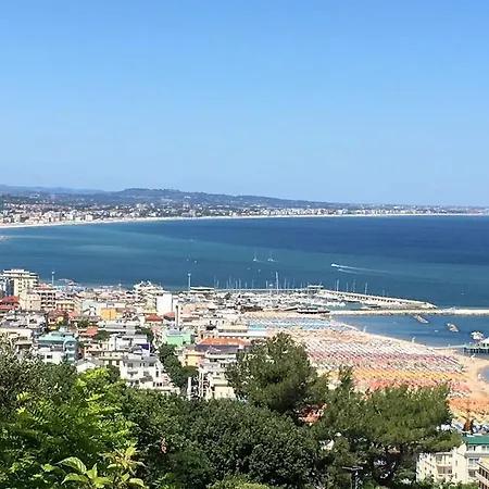 Ξενοδοχείο Lux 3*