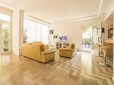 Ξενοδοχείο Lux 3*