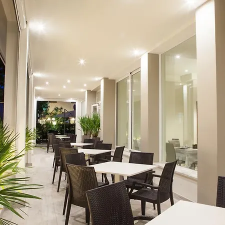 Ξενοδοχείο Lux 3*